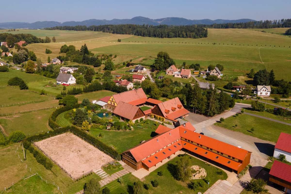 Penzion Jízdárna Hejtmánkovice Broumov Esterno foto