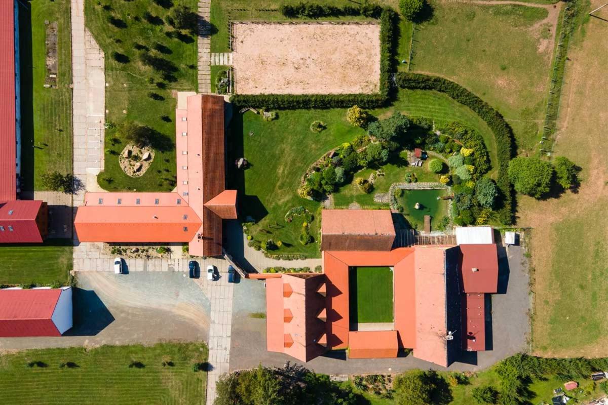 Penzion Jízdárna Hejtmánkovice Broumov Esterno foto